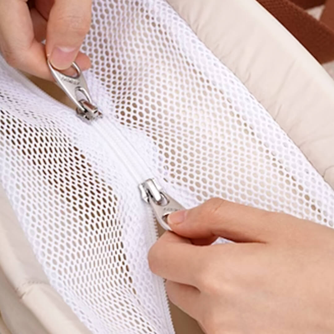 Zippers of Arkika Pompom Cat Carrier | Pet Shoulder Bag | MissyMoMo