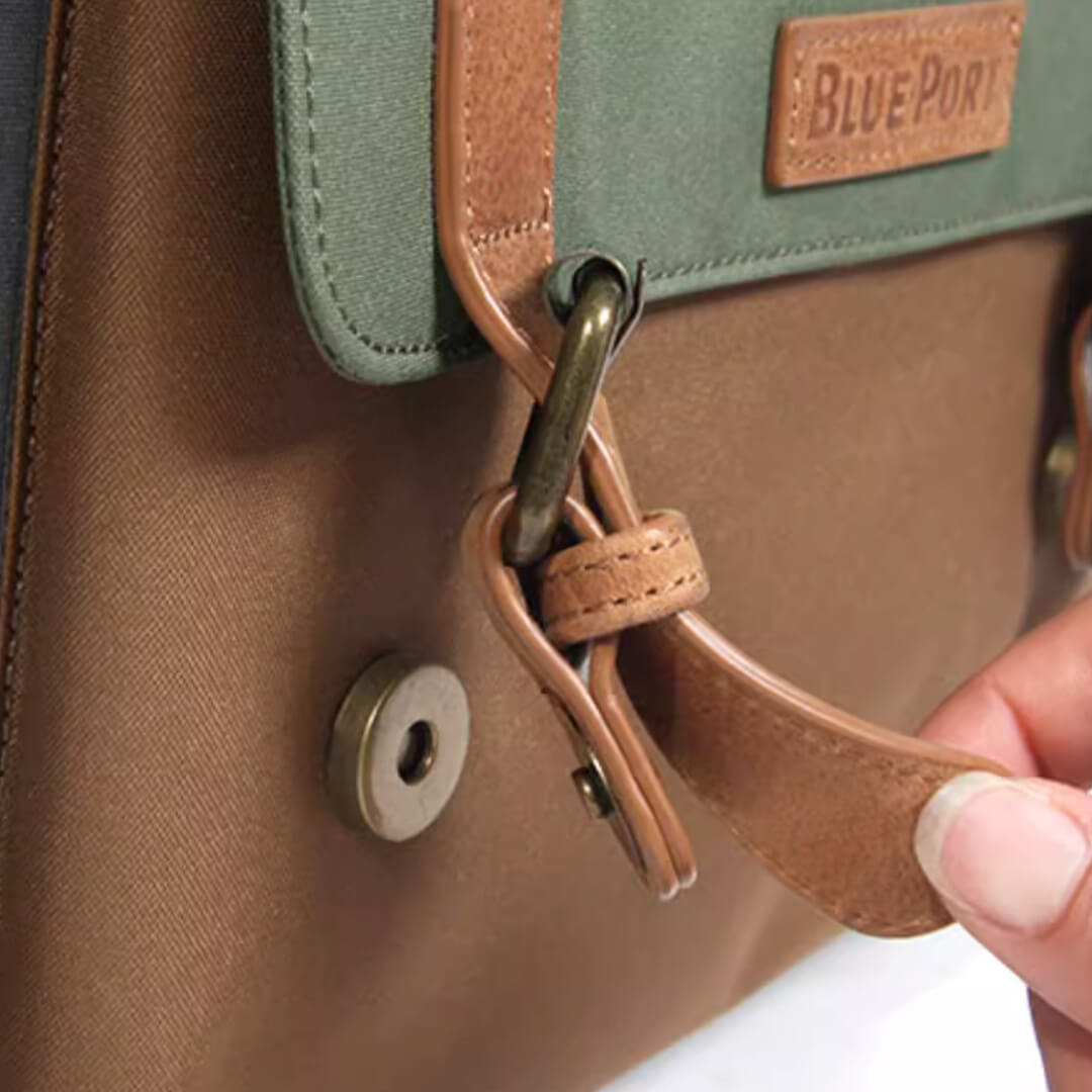 Buckles of Cat Carrier Backpack | MissyMoMo