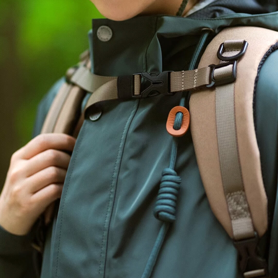 Chest Clip of an Outdoor Cat Backpack | MissyMoMo
