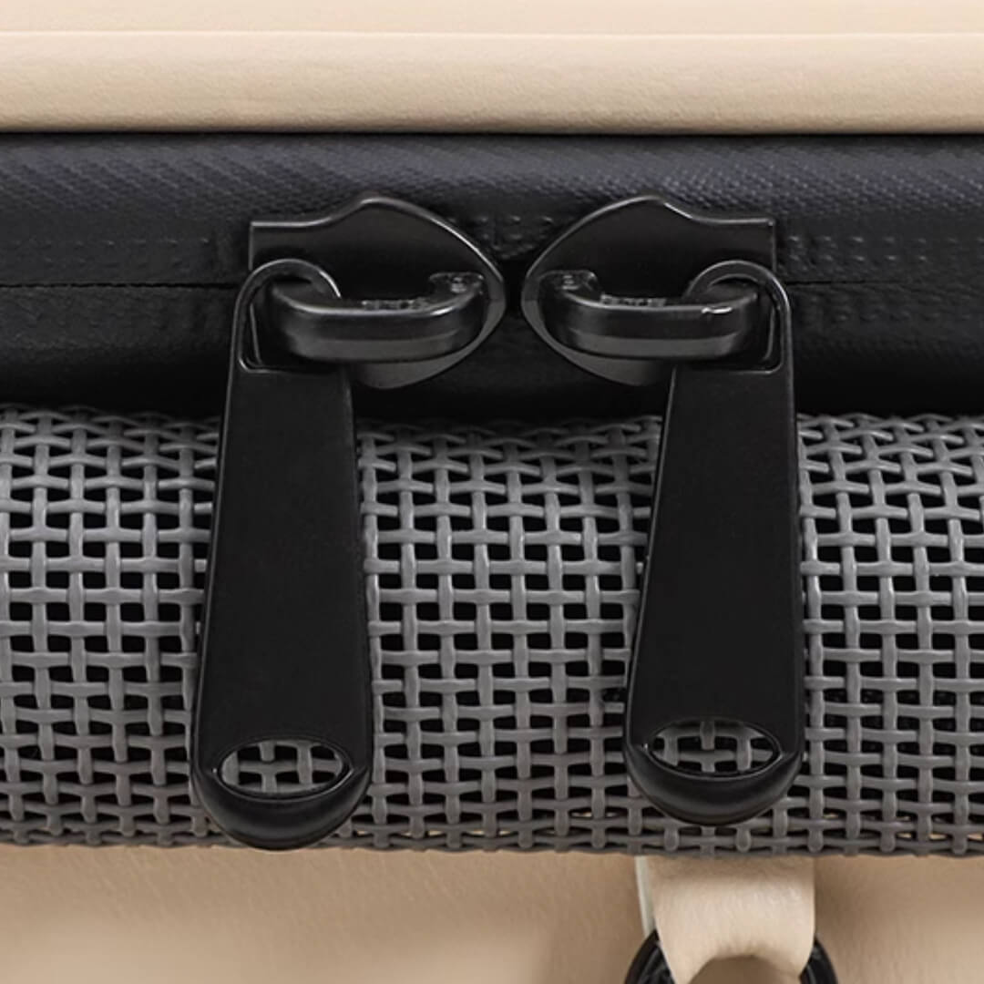 Escape-proof Zippers of Petstar Voyager Expandable Cat Backpack | Pet Carrier | MissyMoMo