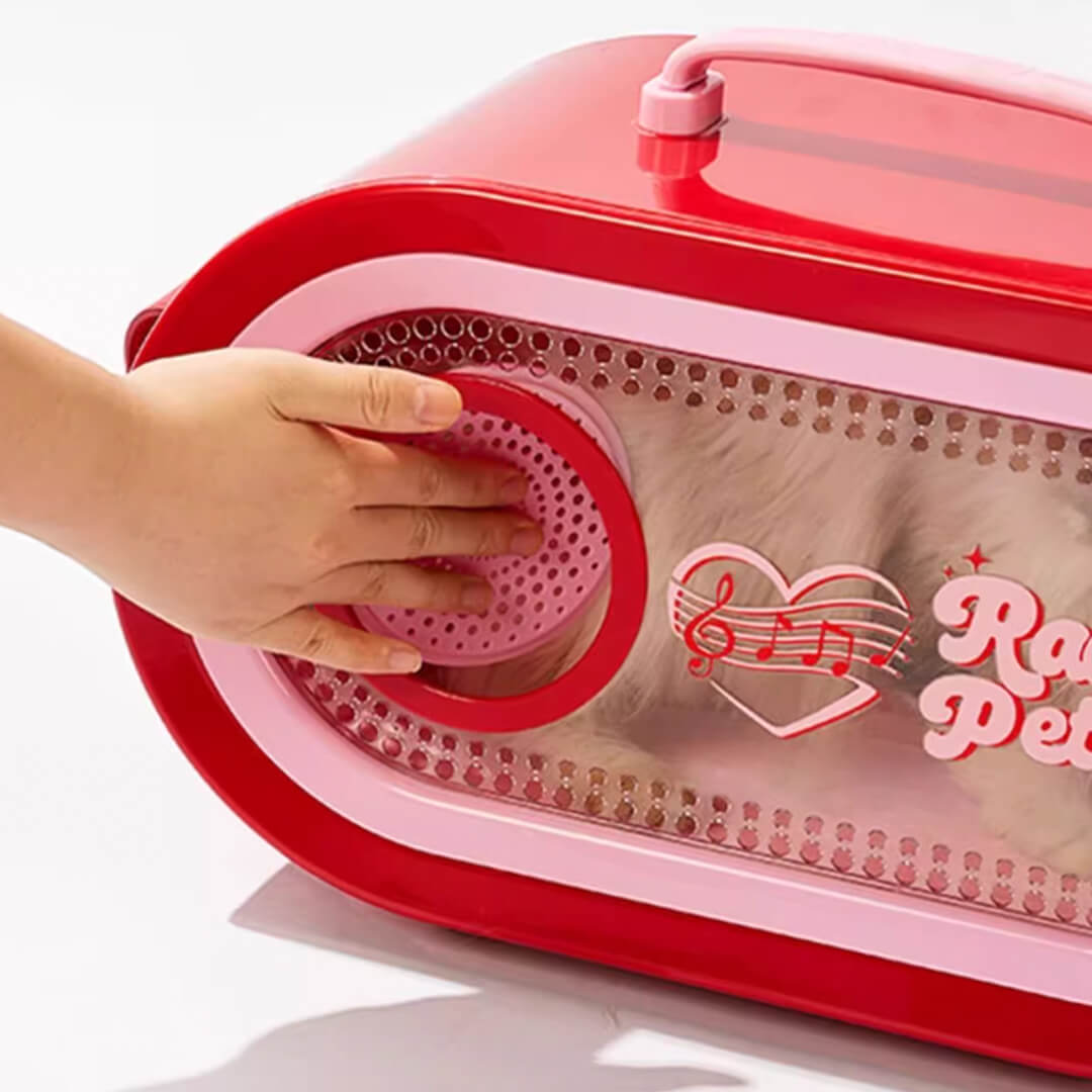 Interactive Front Door of RadioMoMo Vintage Retro Red Hard Cat Carrier | MissyMoMo